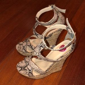 Bebe wedges